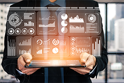 维多利亚老品牌VIC国际：深化、多元｜供需两端打造复合型人才